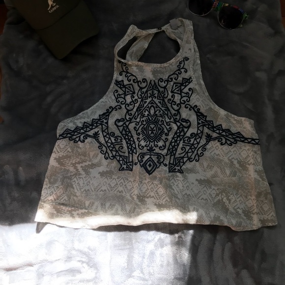 ⭐️Urban Outfitters Crop Top⭐️ - Picture 6 of 7